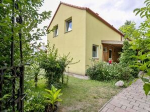 Holiday house Lively Holiday Home in Wien with Private Garden - Floridsdorf - image1