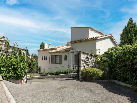 Mandelieu Villa met Dakterras