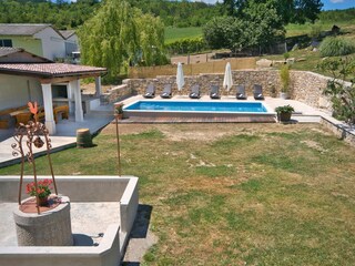 Zauberhafte Gartenpracht, erfrischender Pool