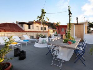 Ferienwohnung 17 Mit Blick Auf Die Akropolis Von Der Dachterrasse Athen Firma Liveinathens Andreas Voukenas