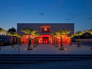 Herrnhuter  Weihnachtsternfabrik (5 km )