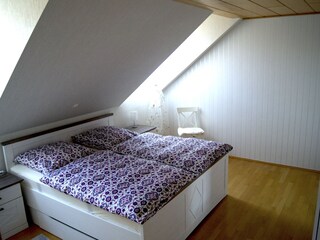 Schlafzimmer 1