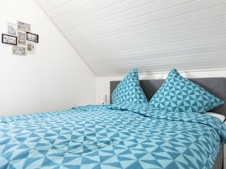 1. Schlafzimmer mit gemütlichem Doppelbett