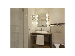 Das Badezimmer mit Dusche