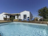 Modernes Ferienhaus mit Swimmingpool