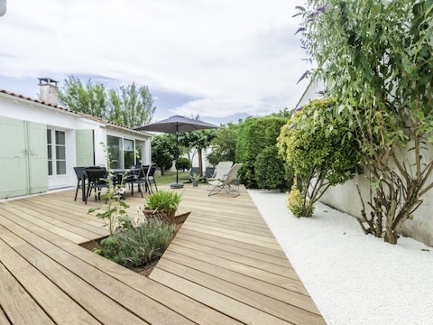 Ferienhaus La Manne: Gemütliches und mit Terrasse in Strandnähe