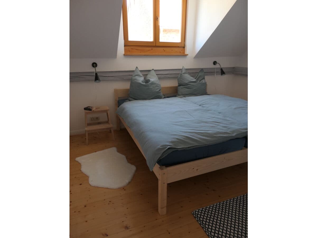 Schlafzimmer mit Doppelbett