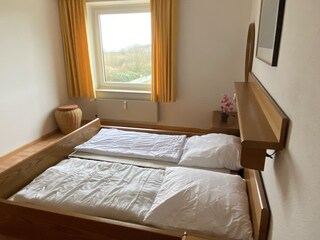 Schlafzimmer mit Ausblick auf die Nordsee