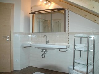 Vakantiehuis Neumarkt am Wallersee Badkamer 16