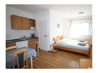 Apartement 8 mit Küchenzeile