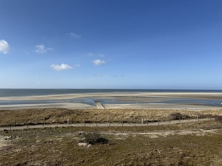 Hauptstrand und Sandbank mit Blick vom Gezeitenland