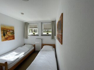 Schlafzimmer mit 2 Einzelbetten