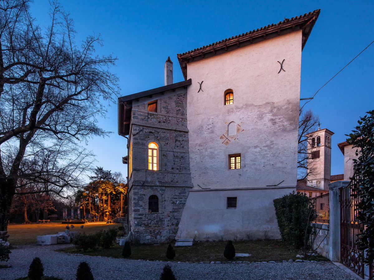 Turm vom Garten