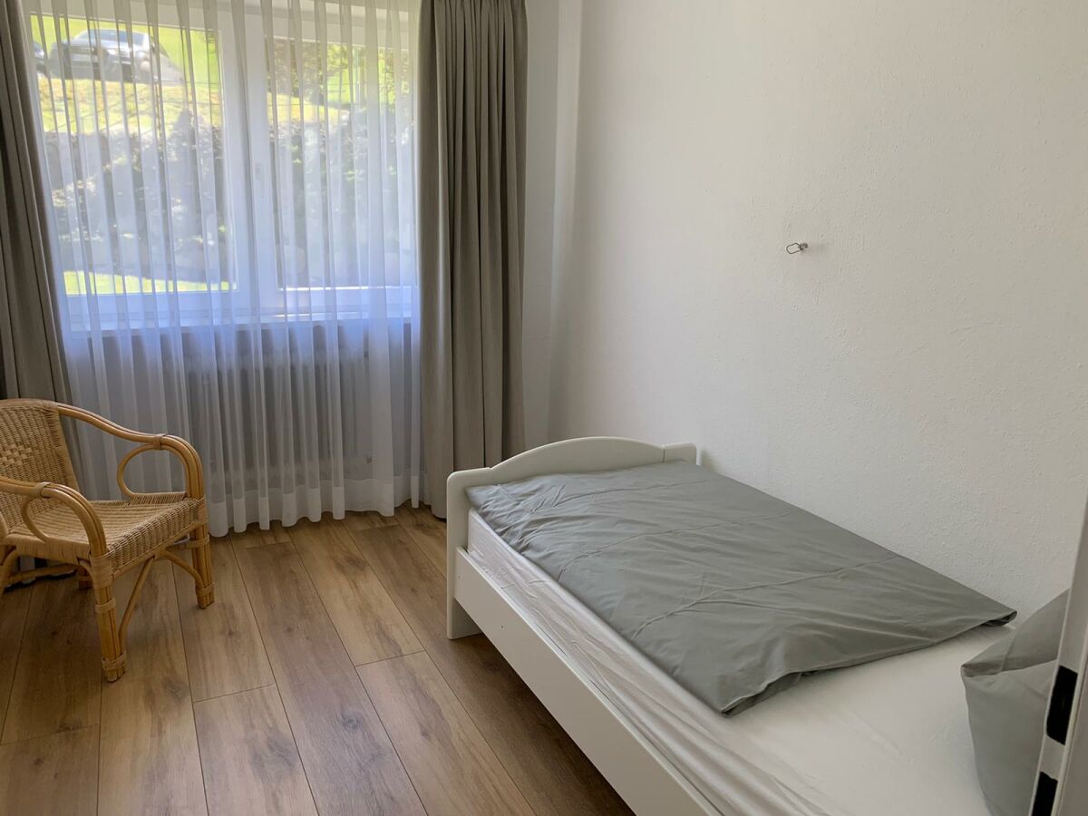 Kleines Schlafzimmer (mit Beistellbett; nicht am Foto)