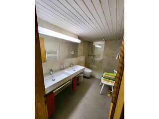 Dusche mit inkl. Dusch-WC Geberit
