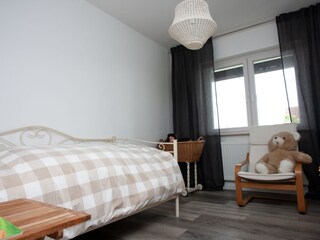 Zweites Schlafzimmer mit Einzelbett