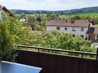 Panoramablick ins Grüne vom Balkon