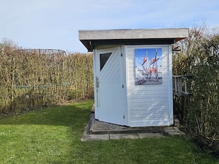 Gartenhaus auf dem Grundstück