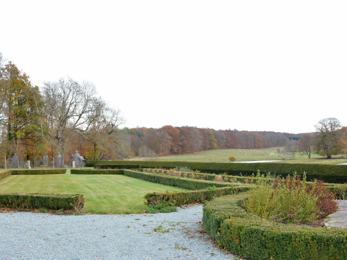 Schloss Saint-Hubert Außenaufnahme 5