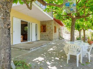 Casa de vacaciones aislada en Kalavrouza con vistas a la montaña, barbacoa - Nafpacto - image1