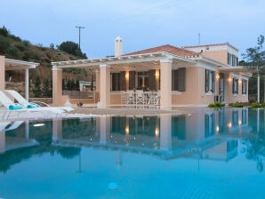 Geräumige Villa mit Pool auf der Insel Peloponnes - Kranidi - image1