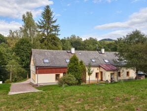 Ferienhaus Ferienwohnung in Lampertice mit Schwimmbad - Zacler - image1