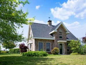 Countryside Farmhouse in Genderen with Terrace, Garden - Veen - image1