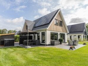 Casa per le vacanze Villa di lusso con idromassaggio e doccia solare vicino al Koog sull'isola di Texel a Wdden - Il Castello - image1