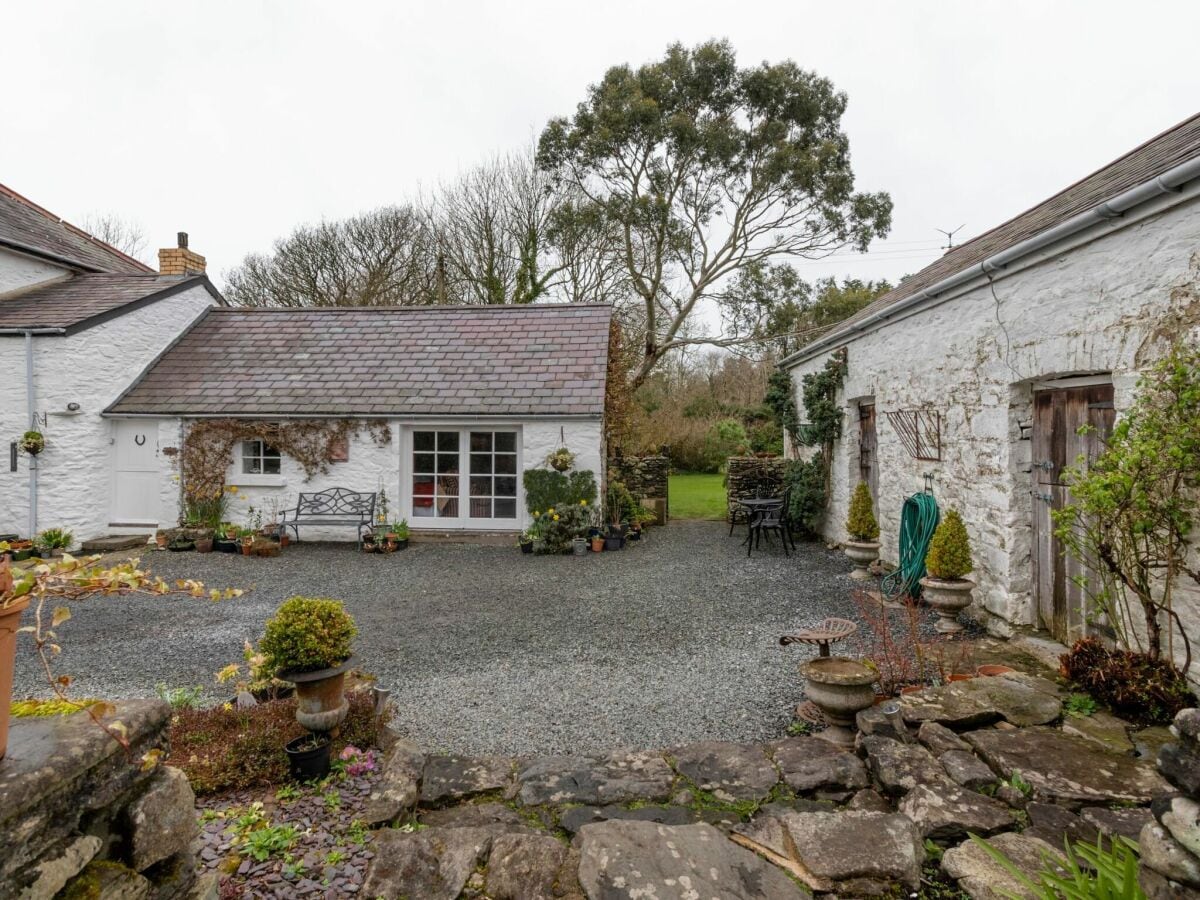 Holiday cottage Lampeter Outdoor Recording 1