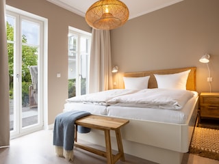 1. Schlafzimmer mit Zugang Terrasse