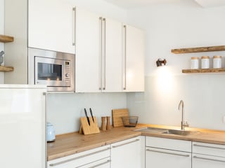 hochwertige Küche mit Backofen