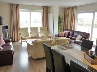 Wohn- und Essbereich 2025