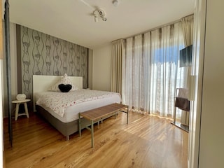 Schlafzimmer Nr. 5 (EG) mit Bad en Suite 2025