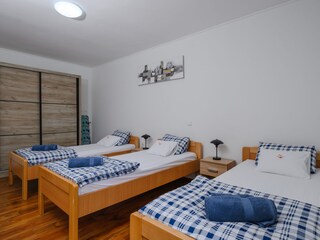 Schlafzimmer 4