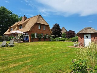 ...mit großem Garten