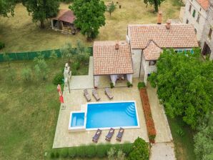 Villa in Medvidici mit Pool nahe Porec Strand