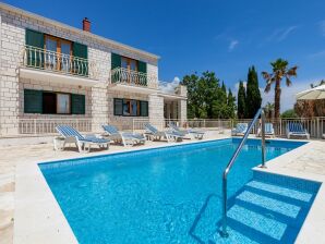 Child-friendly villa with private swimming pool and sea view in Sumartin, Brac island - Sumartin - image1