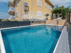 Apartment Eine schöne Ferienwohnung nahe dem Meer in Trogir - Mastrinka - image1