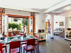Villa Superbe villa avec piscine et jardin privיs