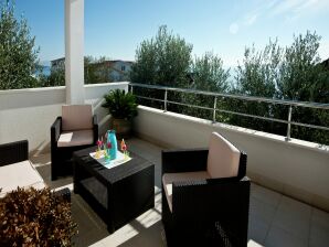 Maison de vacances pittoresque au bord de la plage - Okrug Donji - image1
