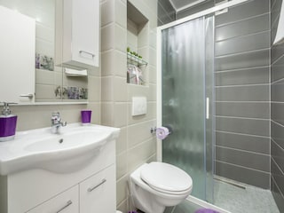 Apartment Kaštel Stari Features 20