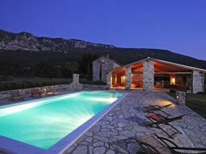 Casolare Casa di campagna ristrutturata con cura con ampio giardino, piscina privata, privacy - Kožljak - image1