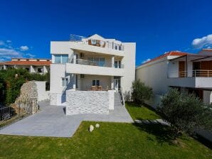 Moderne Villa in Nin mit Terrasse - Nin - image1