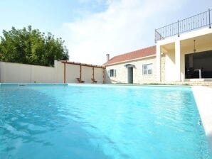 Atractiva casa de vacaciones con piscina privada - Murvica - image1