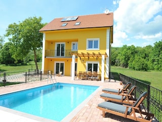 Villa Svib Outdoor Recording 1