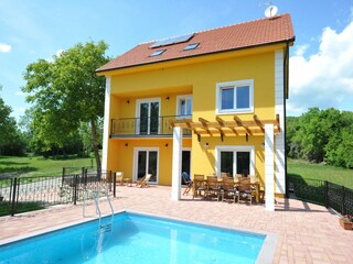 Villa Svib Outdoor Recording 7