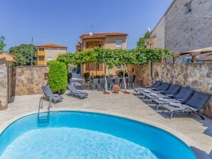 Ferienhaus Villa in Peroj mit Pool am Strand - Peroj - image1
