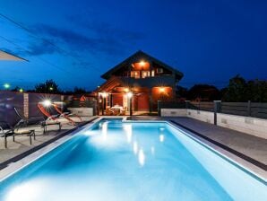 Holiday house Luxurious Holiday Home in Šopot with Pool - Podlug - image1