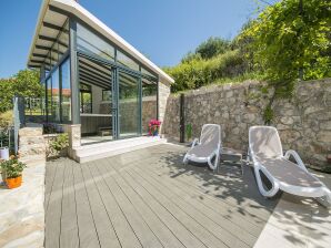 Ferienhaus Casa in Pietra a Podgora con Vista Mare