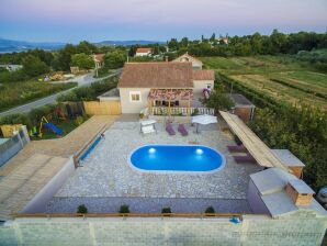 Holiday house Schöne Ferienwohnung mit Swimmingpool - Gornji Poličnik - image1